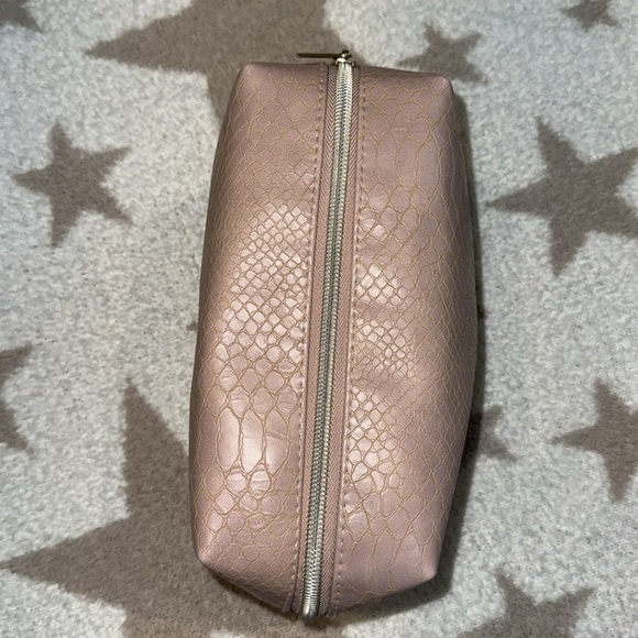 Target- Sonia Kashuk pink makeup bag/toiletry bag- medium size - Picture 2 of 5